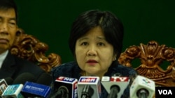 FILE: Or Vandine, Ministry of Health spokesman speaks in a news conference about Covid-19 on February 5th, 2020 at the Ministry of Health in Cambodia.(Malis Tum/VOA Khmer)