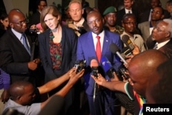 Samantha Power, the United States' U.N. ambassador, and Burundian President Pierre Nkurunziza speak to reporters in Gitega, Burundi, Jan. 22, 2016.