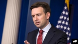 Juru bicara Gedung Putih Josh Earnest.