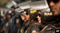 বাংলাদেশ পুলিশের বিশেষ বাহিনী র‍্যাব ২০০৪ সালে প্রতিষ্ঠার পর থেকেই তাদের বিরুদ্ধে মানবাধিকার লঙ্ঘনের অভিযোগ রয়েছে। ফাইল ফটো।