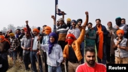 Indian farmers are marching towards New Delhi to press for the better crop prices promised to them in 2021, at Shambhu Barrier, a border crossing between Punjab and Haryana states, India, Feb. 19, 2024. 