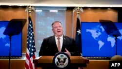 美国国务卿蓬佩奥7月15日在国务院举行记者会。