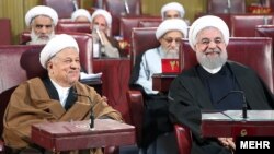 حسن روحانی و اکبر هاشمی رفسنجانی در نوزدهمین و آخرین نشست چهارمین دوره مجلس خبرگان - ۱۸ اسفند ۱۳۹۴