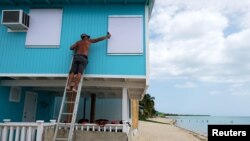 Las autoridades de Puerto Rico alertaron a la población de posibles deslaves, inundaciones y apagones. 