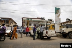 People queue with their vehicles to buy fuel at a fuel station in Agege district in Lagos, Nigeria, April 5, 2016.