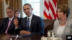 President Barack Obama, flanked by House Speaker John Boehner(L)and House Minority Leader Nancy Pelosi, speaks to media before a meeting with members of Congress, Sept. 3, 2013.