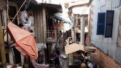View of local resident homes in a narrow alley near Wat Broyuvong pagoda, in Phnom Penh Cambodia, on Friday, April 03, 2020. (Malis Tum/VOA Khmer)