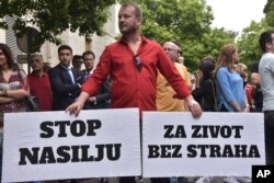 Protest u Podgorici zbog napada na novinarku "Vijesti" Oliveru Lakić