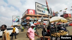 Scène de rue au carrefour Kwame Nkrumah d'Accra, la capitale ghanéenne , le 2 décembre 2016.