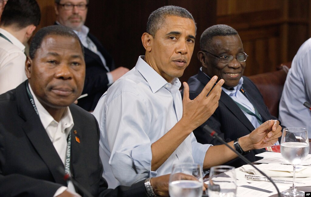 US President Barack Obama sits with Ghana's President John Atta Mills, right, and President Yayi Boni of Benin during a luncheon on Food Security at the G-8 Summit at Camp David, May 19, 2012.