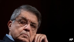 ARCHIVO - El escritor nicaragüense Sergio Ramírez asiste a una reunión en la sede del Instituto Cervantes en Madrid, España, en septiembre de 2021.