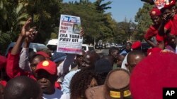 People protest the closure of The Post newspaper in Lusaka, Zambia, June 22, 2016. Zambia's government closed the country's largest independently-owned newspaper over unpaid taxes, but the paper's owner says the move is meant to shut him up before elections.