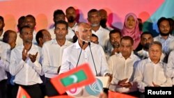 মালদ্বীপের রাজধানি মালেতে নির্বাচনে বিজয়ের পর উদ্দেশ্যে ভাষণ দিচ্ছেন প্রেসিডেন্ট মহম্মদ মুইজ্জু। ফটোঃ ২২ এপ্রিল, ২০২৪। 