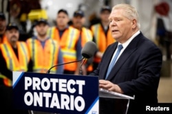 แฟ้มภาพ - ดั๊ก ฟอร์ด มุขมนตรีมณฑลออนแทรีโอ ของแคนาดา ขึ้นพูดระหว่างการหาเสียงที่ Walker Construction เมื่อ 31 ม.ค. 2568