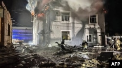 Блинкен вели дека без американска помош, воените напори во Украина се загрозени.