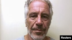 Archivo - El desaparecido financiero Jeffrey Epstein en una foto del registro de delincuentes sexuales de la División Estatal de los Servicios de Justicia Criminal de Nueva York. Marzo 28 de 2017. 