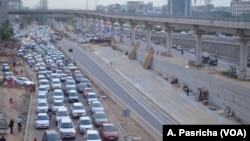 In India's fast growing economy, nearly 2 million cars are sold every year worsening global warming. 