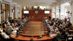 ARCHIVO - Representantes de los países miembro de la Organización de los Estados Americanos en sesión especial para tratar la crisis política en Paraguay, en la sede de la organización en Washington, el 10 de julio de 2012.