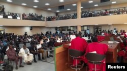 "Le capitaine Moussa Dadis Camara à dirigé ce pays, alors un peu d'égards pour lui", a plaidé son avocat.