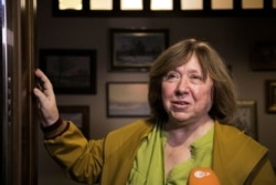 The 2015 Nobel literature laureate Svetlana Alexievich speaks to reporters at her apartment in Minsk, Belarus, Sept. 9, 2020.