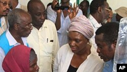 Valerie Amos, center in white coat, United Nations Under-Secretary-General for Humanitarian Affairs and Emergency Relief Coordinator talks to a Somali mother from southern Somalia at Banadir hospital in Mogadishu, Somalia, August 13, 2011