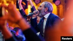 Armenian opposition leader Nikol Pashinyan addresses supporters during a rally after his bid to be interim prime minister was blocked by the parliament in Yerevan, Armenia, May 1, 2018. 