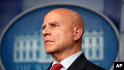 Penasehat Keamanan Nasional Amerika H.R. McMaster pada briefing pers di Gedung Putih di Washington, 31 Juli 2017.