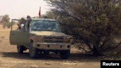 Feridos transportados para o hospital após explosão de camião cisterna de combustível, em Tete, Moçambique. Nov 17, 2016