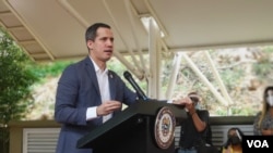 Juan Guaidó, uno de los líderes de la oposición, reconocido por decenas de países como presidente interino de Venezuela, en rueda de prensa en Caracas, Venezuela. Abril 9, 2021. Foto: Adriana Nuñez Rabascall - VOA