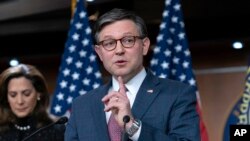 Спікер Палати представників США Майк Джонсон під час прес-конференції на Капітолійському пагорбі у Вашингтоні в середу, 10 квітня 2024 р. AP Photo/Jose Luis Magana