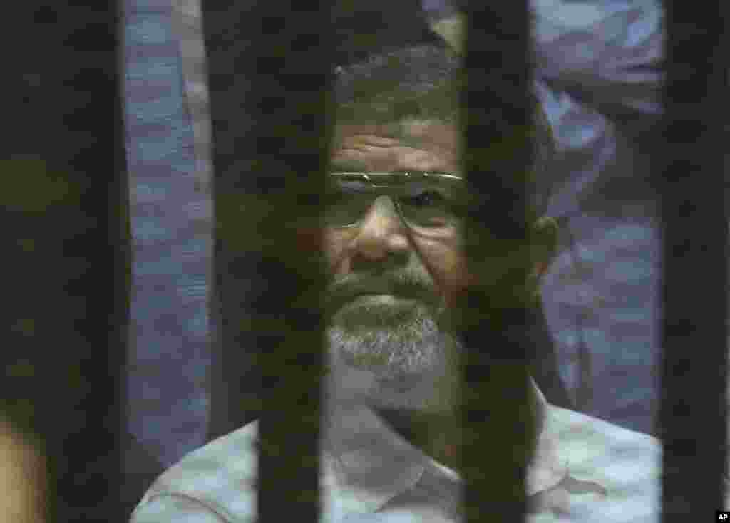 Egypt&#39;s ousted Islamist president Mohamed Morsi sits in a soundproof glass cage at Egypt&rsquo;s national police academy in Cairo, April 21, 2015.