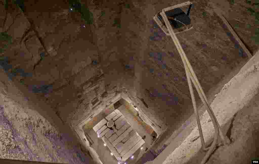 The removal of rubble revealed the entirety of this granite sarcophagus and guaranteed its structural stability. (H. Elrasam/VOA)