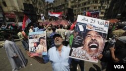 Para demonstran di lapangan Tahrir, Kairo (foto: dok.).