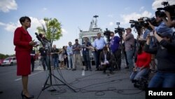 Baltimore Mayor Stephanie Rawlings-Blake speaks at a news conference outside the Mondawmin Mall in Baltimore, Maryland, May 3, 2015.