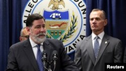 Gradonačelnik Pitsburga Bil Peduto na konferenciji za novinare dan poslije napada u sinagogi "Drvo života". 