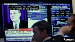 Quỹ Dự trữ Liên bang tuyên bố có thể bắt đầu cắt giảm hàng tỷ đôla mua chứng khoán.