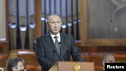 Russian President Vladimir Putin delivers speech at gala concert of the 15th International Tchaikovsky Competition, Moscow Conservatory, July 2, 2015.