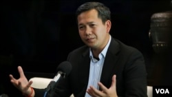 FILE - Hun Manet speaks in a press conference at Phnom Penh international airport, after his visit in the United States. (Hean Socheata/VOA)