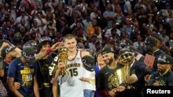 丹佛掘金队击败迈阿密热火队赢得2022-23年美国国家篮球协会冠军。（2023年6月12日）
