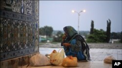 Mỗi năm c&#243; h&#224;ng vạn t&#237;n đồ Sufi đến viếng ng&#244;i đền được x&#226;y dựng c&#225;ch nay hơn 200 năm