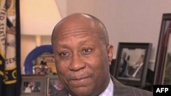 Đại diện mậu dịch Hoa kỳ Ron Kirk nói rằng các giới chức Hoa Kỳ đang điều tra về lời khiếu nại do Nghiệp Đoàn Công Nhân Thép của Hoa Kỳ đưa ra