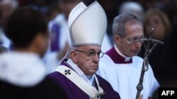 Le pape François à la fin de la messe du mercredi des Cendres, début du Carême, à l'église Santa Sabina de Rome, 14 février 2018.