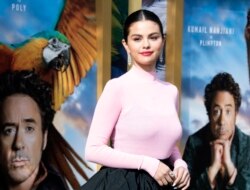 Selena Gomez saat menghadiri pemutaran perdana film "Dolittle" di Regency Village Theatre, Westwood, California, 11 Januari 2020. (Foto: VALERIE MACON / AFP)