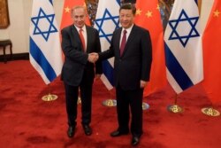 Israeli Prime Minister Benjamin Netanyahu, left, and Chinese President Xi Jinping pose for photographers ahead of their talks at Diaoyutai State Guesthouse, March 21, 2017 in Beijing.