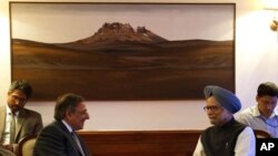 Leoon Panetta Hindiston Bosh vaziri Manmoxan Singx bilan