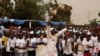 Les partisans du président sortant Faustin Archange Touadera se rassemblent lors de son rassemblement de campagne d'ouverture pour l'élection présidentielle à Bangui, le 12 décembre 2020.