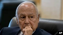 ফাইল ছবি- লেবাননের তত্ত্বাবধায়ক প্রধানমন্ত্রী নাজিব মিকাতির সঙ্গে বৈরুতে সাক্ষাৎ করেন আরব লীগের মহাসচিব আহমেদ আবুল ঘেইত [এই ছবিতে নেই ]। ১৩ জানুয়ারি, ২০২৫ 