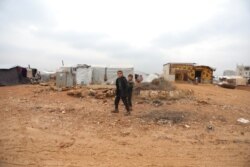 Human Rights Watch says 2 million displaced children in Syria are currently not going to school. Pictured in Idlib, Syria, Dec. 1, 2020. (VOA)