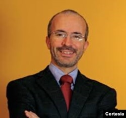 César Martínez, analista y asesor político.