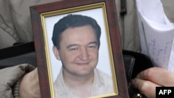 Di ảnh của luật sư Sergei Magnitsky, người bị chết trong nhà tù ở Nga hồi tháng 6, 2011